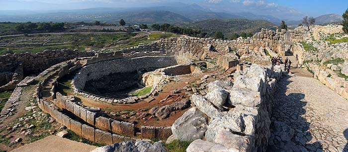 Ruines de l'antique ville de Mycènes dans le Péloponnèse (Tombe des Rois)