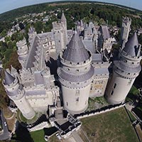 Vue aérienne du château de Pierrefonds (auteur: ToucanWings)