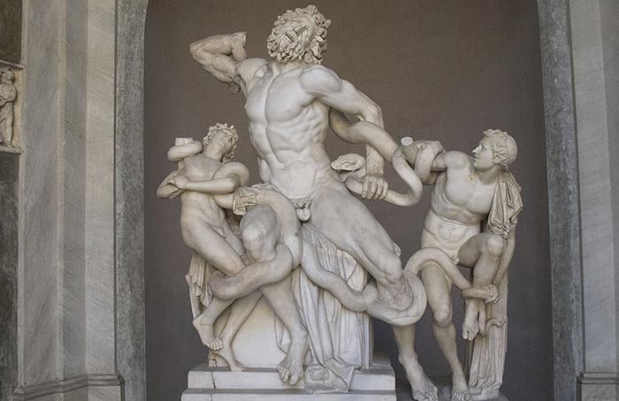 Laocoon et ses deux fils luttant contre les serpents envoyés par Poséidon