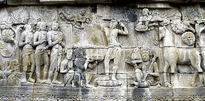 Siddharta se rasant la tête bas-relief de Borobudur