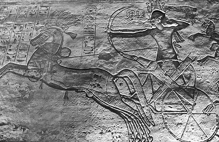 Ramses II sur son char, à la tête de son armée