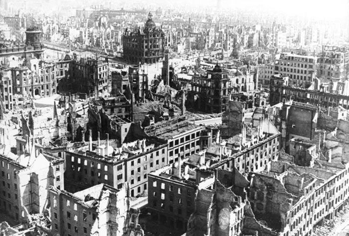 Ville de Dresde après bombardement