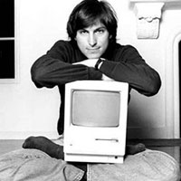 steve-jobs-jeune-macintosh