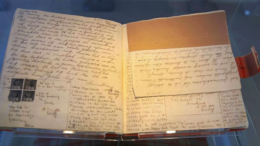 Intérieur du manuscrit original du journal d'Anne Frank